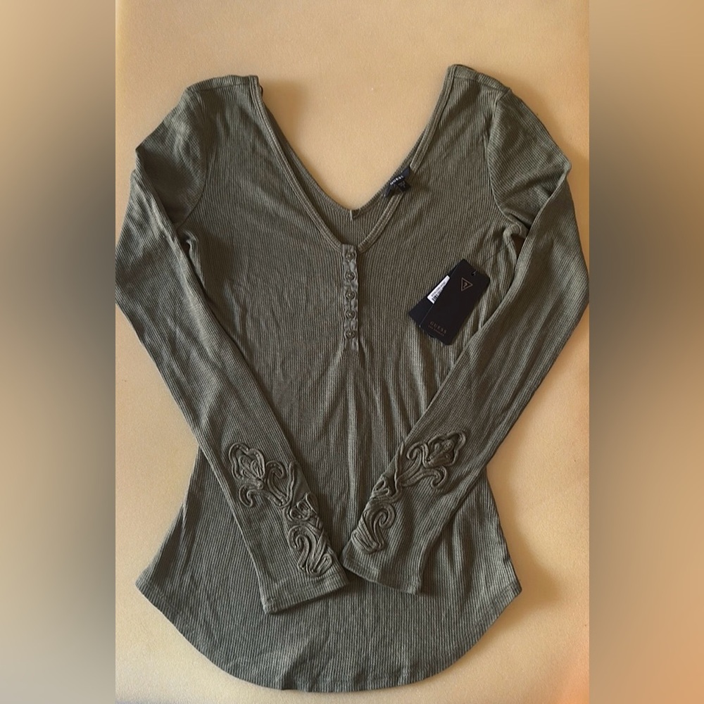 Guess Long Sleeve Waffle Hensley Thermal Front & Back V-Neckline (Small - NWT)
